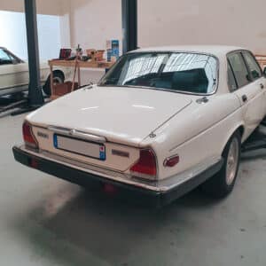Jaguar XJ6 arrière