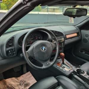 BMW 328i E36 intérieur
