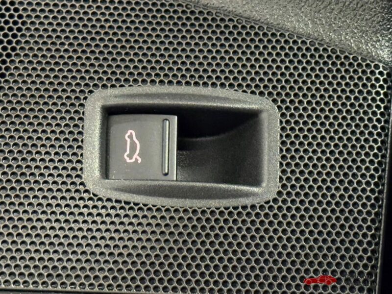 Volkswagen Passat SW 3.6 VR6 – 300CH | DSG | Suspensions pilotées |Régulateur Adaptatif |