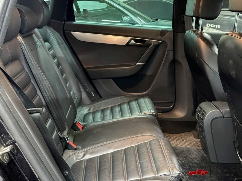 Volkswagen Passat SW 3.6 VR6 – 300CH | DSG | Suspensions pilotées |Régulateur Adaptatif |