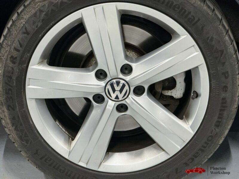 Volkswagen Passat SW 3.6 VR6 – 300CH | DSG | Suspensions pilotées |Régulateur Adaptatif |