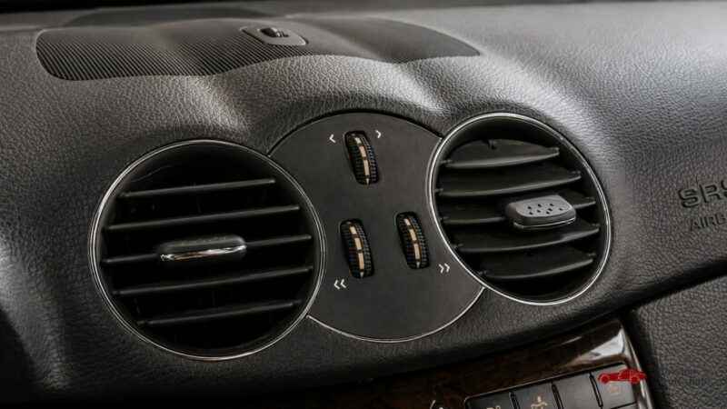 MERCEDES-BENZ CLK 350 AVANTGARDE COUPÉ - TOIT OUVRANT - XENON - SIÈGES ÉLECTRIQUES & CHAUFFANTS