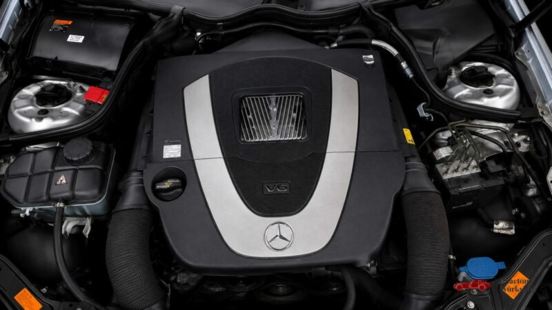 MERCEDES-BENZ CLK 350 AVANTGARDE COUPÉ - TOIT OUVRANT - XENON - SIÈGES ÉLECTRIQUES & CHAUFFANTS