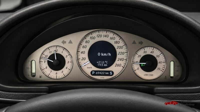 MERCEDES-BENZ CLK 350 AVANTGARDE COUPÉ - TOIT OUVRANT - XENON - SIÈGES ÉLECTRIQUES & CHAUFFANTS