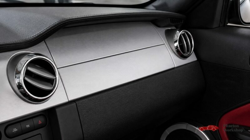 Ford Mustang GT Cabriolet V8 – 80 500 km – Intérieur Rouge – Dynomax – Suivi complet