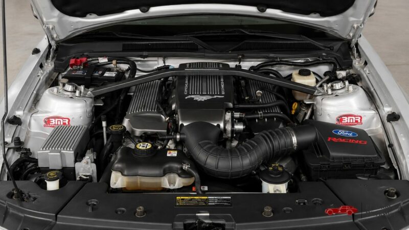 Ford Mustang GT Cabriolet V8 – 80 500 km – Intérieur Rouge – Dynomax – Suivi complet