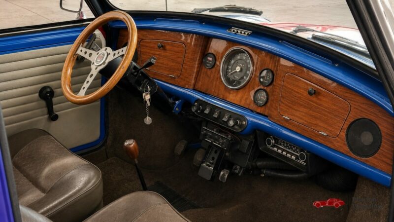 MINI CLASSIC 1984 – PEINTURE UNION JACK – 39 200 KM – ORIGINE FRANCE – TÉLÉPHONE D’ÉPOQUE FONCTIONNE