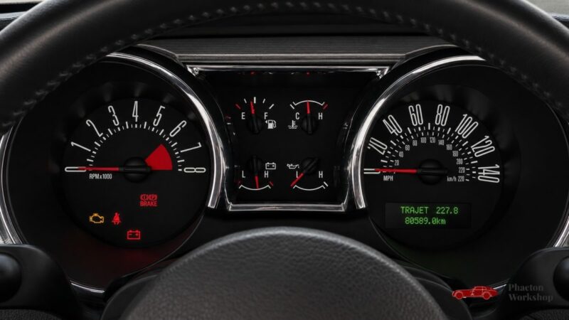 Ford Mustang GT Cabriolet V8 – 80 500 km – Intérieur Rouge – Dynomax – Suivi complet