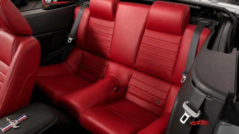 Ford Mustang GT Cabriolet V8 – 80 500 km – Intérieur Rouge – Dynomax – Suivi complet