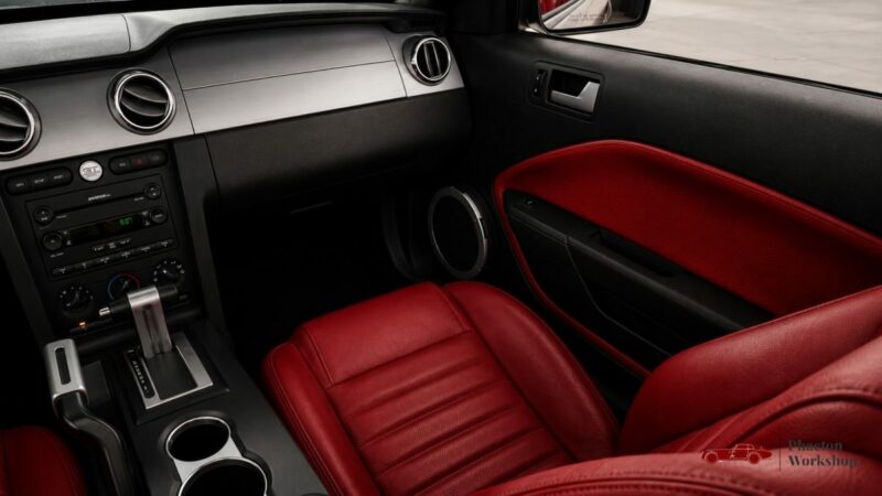 Ford Mustang GT Cabriolet V8 – 80 500 km – Intérieur Rouge – Dynomax – Suivi complet